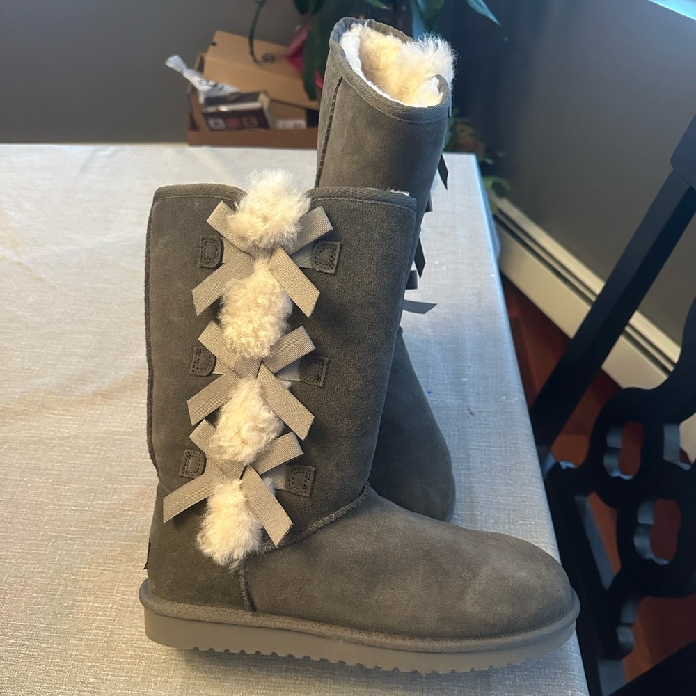 Women’s Charcoal Grey “Victoria Tall” Koolaburra Uggs with Bows